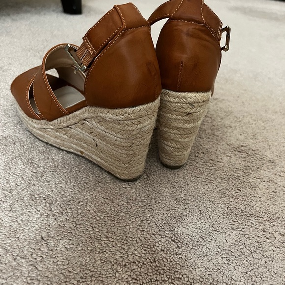 Women’s brown cognac wedges heels - Picture 3 of 5